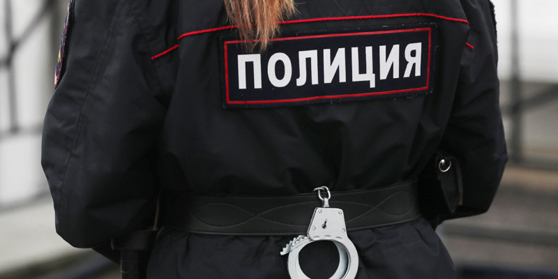 Қазақстандық туристерге электрошокер қолданған полицейлерді жұмыстан босатты
