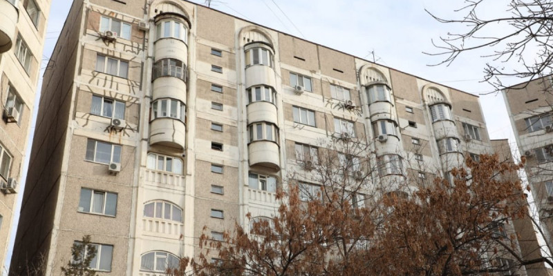 Отыз жеті жастағы әйел 2 ұлымен 6-қабаттан секіріп кетті