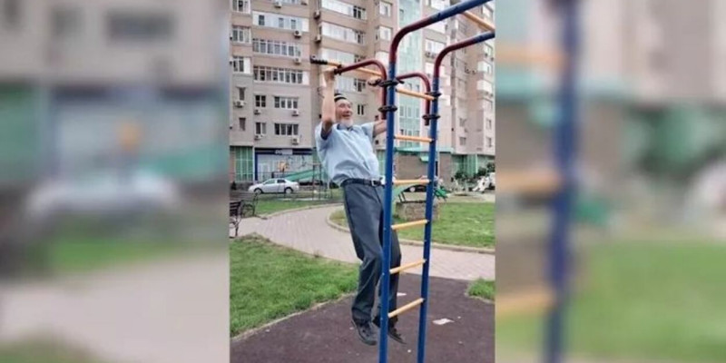 Қимылы ширақ қария турникке тартылып, көпшілікті таңғалдырды (ВИДЕО)