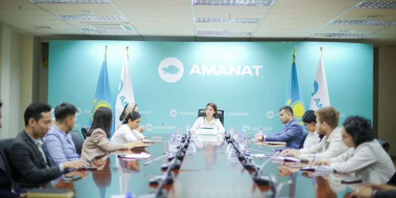 «AMANAT» партиясының Жастар қанаты интернетке тәуелділік мәселесін қозғады