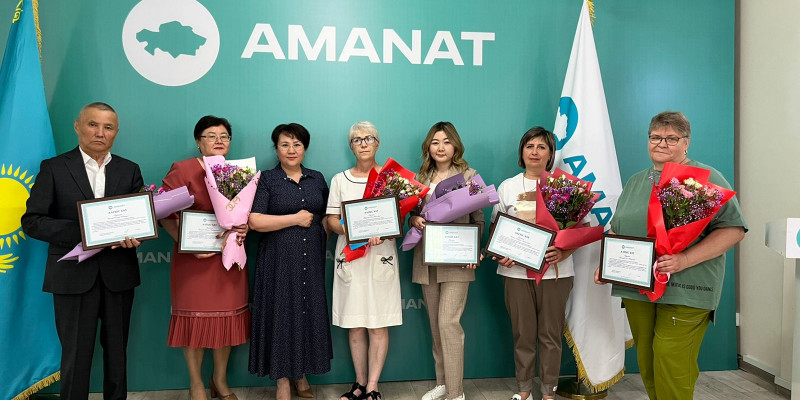 Қостанайда AMANAT партиясы медицина қызметкерлерін құттықтады
