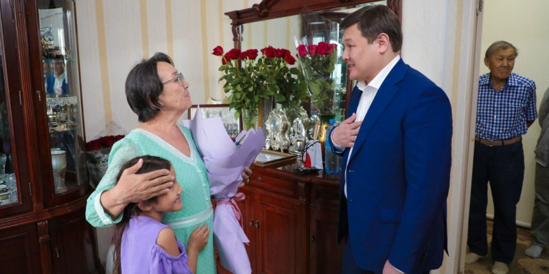 Асхат Оралов дәрігерлерді кәсіби мерекемен құттықтады