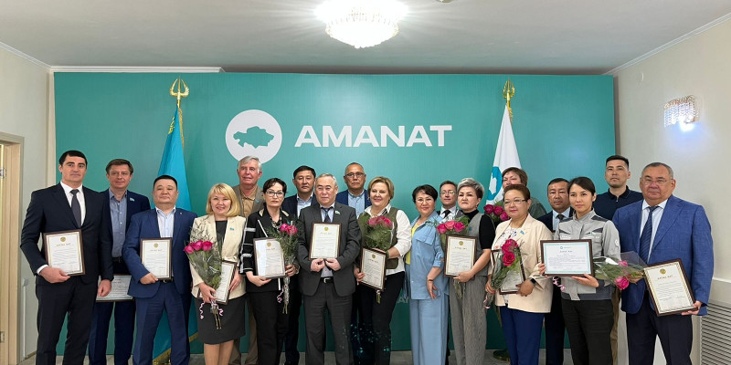 AMANAT: Қостанайда референдумға атсалысқан партия белсенділері марапатталды