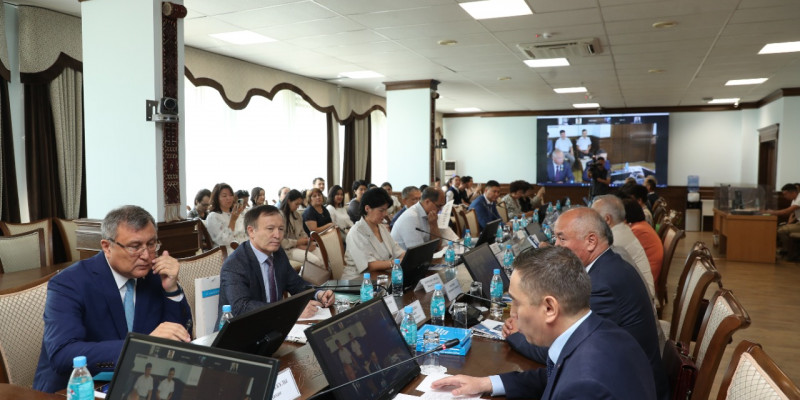 Ғалымдар қазақ тіл білімінің мәселелерін талқылады