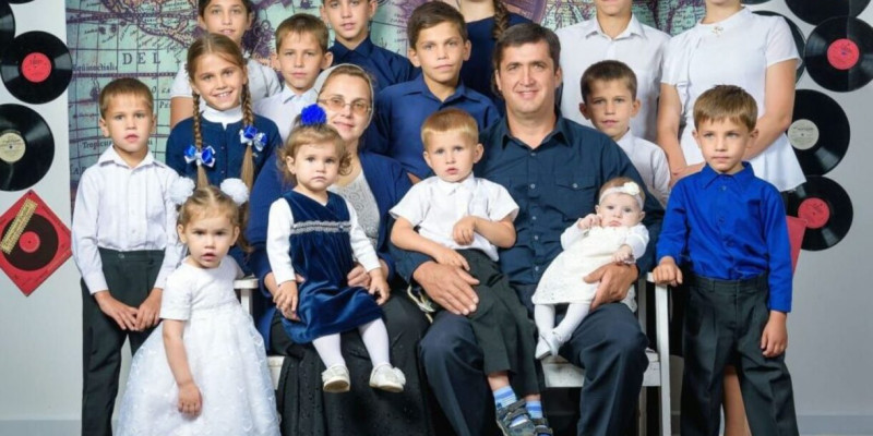 Қазақстандағы танымал отбасында он сегізінші сәби өмірге келді