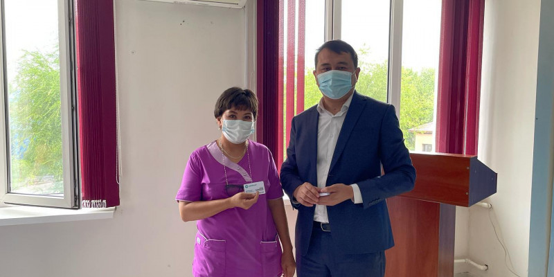 «AMANAT» партиясының мүшелеріне жаңа үлгідегі билеттер табысталды