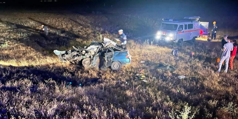 Атырауда жантүршігерлік жол апатынан үш адам қаза тапты (ВИДЕО)