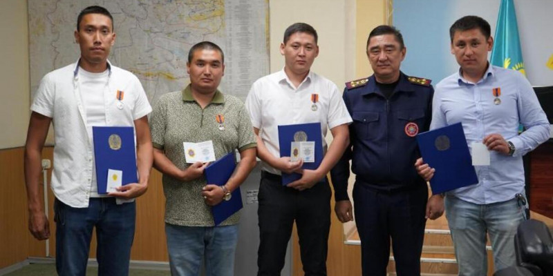 Кемедегі 24 адамды құтқарған азаматтар марапатталды