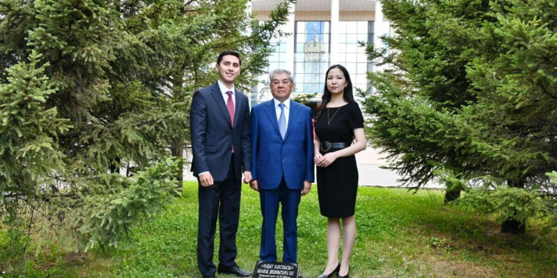 СІМ-де болашақ дипломаттарға үндеу жазылған «уақыт капсуласы» қойылды