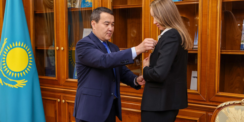 Премьер-министрмен кездескен Елена Рыбакина қаражатын қайырымдылыққа жұмсайтынын айтты