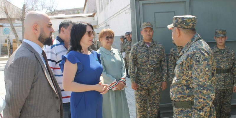 Мәжіліс депутаты әскери қызметшілермен кездесті