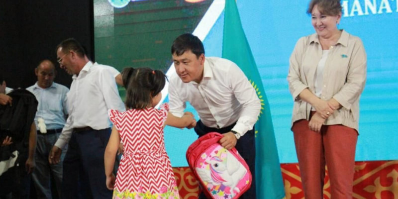 30 мыңнан астам бала «AMANAT» партиясынан жаңа оқу жылына қажет жиынтық алады