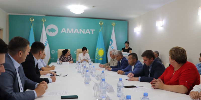 «AMANAT»: мектептерді жөндеу, азық-түлік бағасын қадағалау мәселесі талқыланды