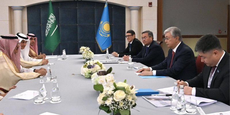 Президент келіссөз жүргізген Ajlan & Bros Holding Group қандай компания?