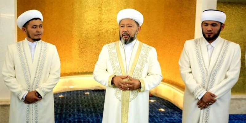 Еліміздегі Бас мешітке үздік қарилар мен азаншылар қызметке тағайындалды