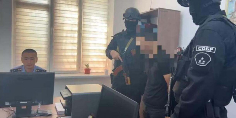 Полицейлер адам өлтірген қылмыскерді ізін суытпай ұстады