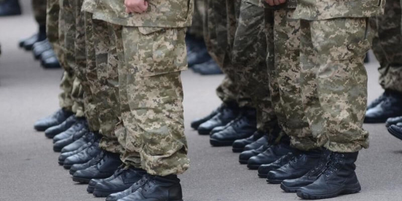 Командир әскери қызметшіні несие алуға мәжбүрлеген