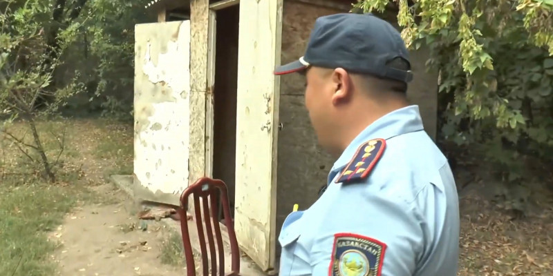 Полицейлер аман алып қалған шақалақ жансақтау бөлімінде жатыр