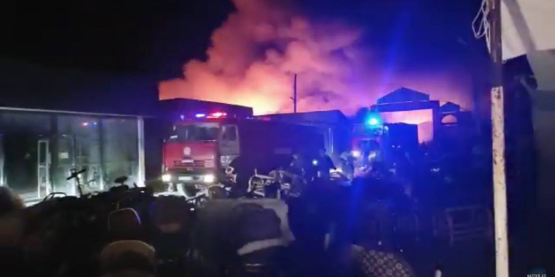 Жетісайда орталық базар өртеніп кетті (ВИДЕО)