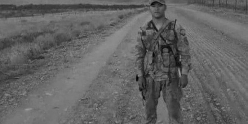 «Қорқып жүрмін»: Сарбаз қайтыс болар алдында сөз байласқан қызына хат жазған (ВИДЕО)