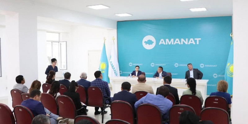 Шымкентте депутаттық фракция мәжілісі өтті