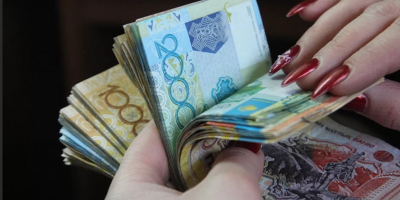 Танысының қызын грантқа түсіремін деп 1 млн алған әйел ұсталды