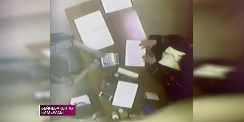 Пойызды тексермегені үшін пара алған теміржолшылар ұсталды