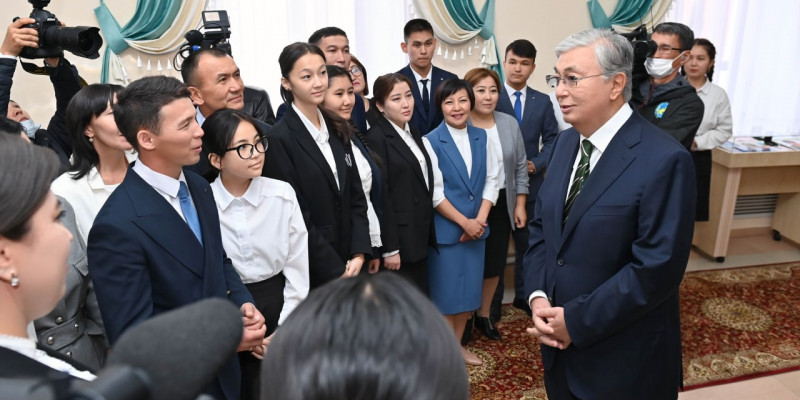 Президент Мұхтар Әуезов атындағы педагогикалық колледжге барды
