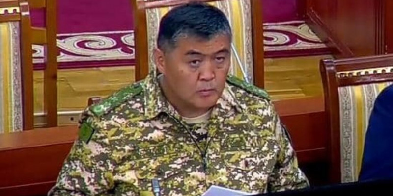 Қырғыз ҰҚК басшысы Парламентке екі жәшік автоматпен келген