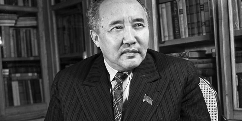 Азапты жылдар ақиқаты: Мұхтар Әуезов ажал аузынан қалай аман қалды?