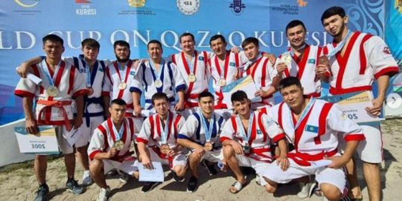 Қазақ балуандары Румыниядағы әлем кубогінде 1-орын алды