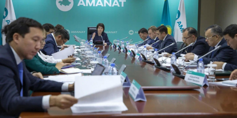 «AMANAT»  партиясында медициналық ұйымдарды қаржыландыру мәселесі талқыланды