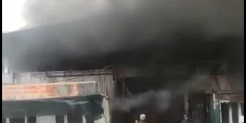Таразда базар өртеніп жатыр