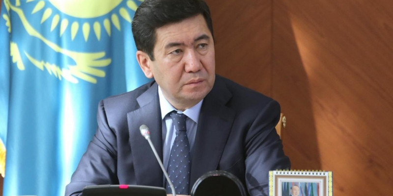 «Жазып берген анықтаманы бұл жерде оқу қажет емес» – Қошанов Үкіметке ескерту жасады