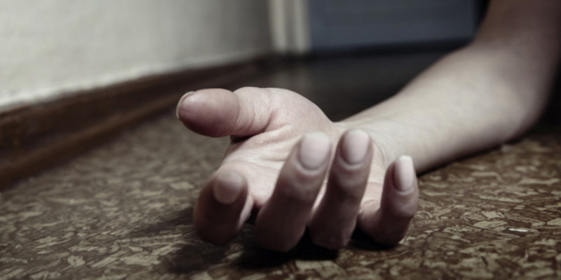 Елордада көпқабатты үйдегі баспалдақ маңынан әйелдің мәйіті табылды