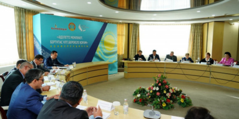 Астанада Республика күніне арналған конференция өтті