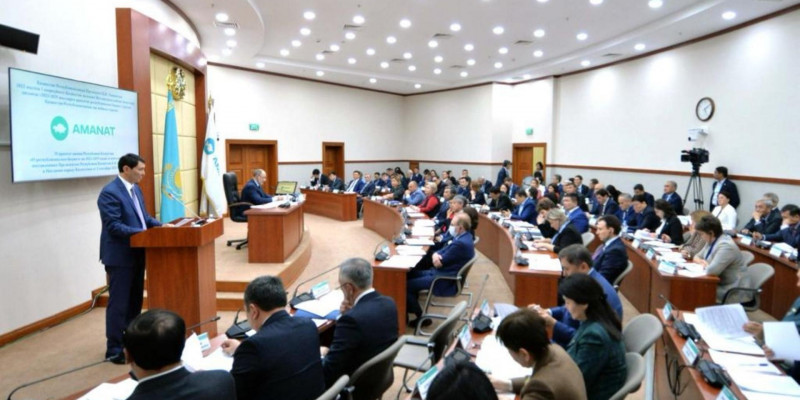 «АМАNАТ» фракциясы 2023-2025 жылдарға арналған республикалық бюджет жобасын талқылады