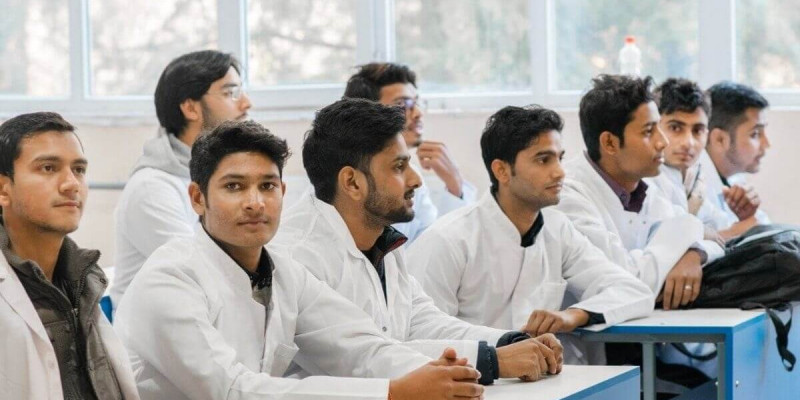 Қазақстанда жүрген үндістандық студенттердің саны қанша?