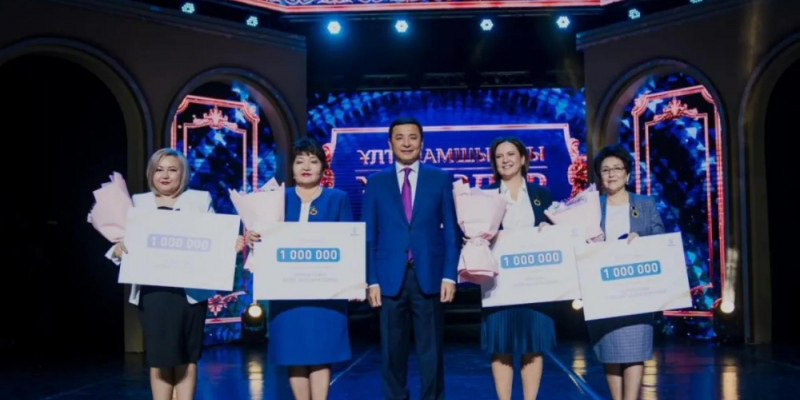 Астаналық ұстаздар 1 млн теңгемен марапатталды