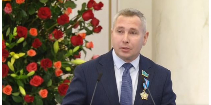 Тоқаев депутаттың туған күніне тамаша тарту жасады