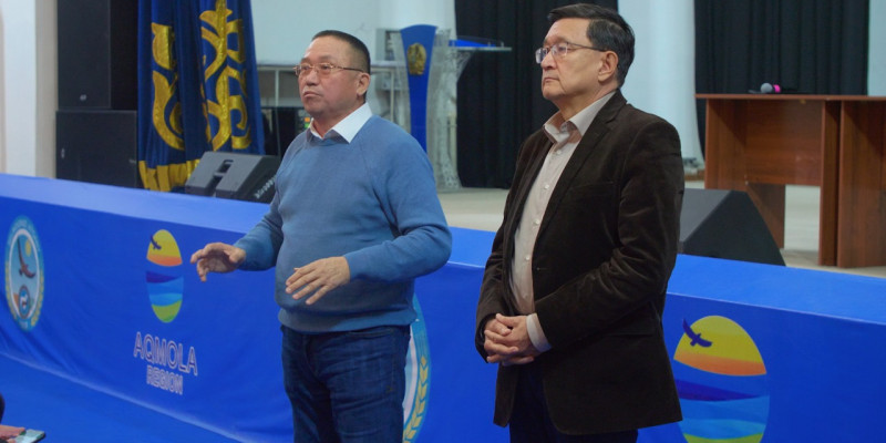 Нұрлан Әуесбаев Ақмола облысы Ақмол ауылының тұрғындарымен кездесті