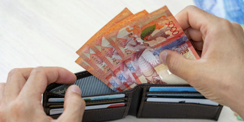 Орташа жалақы мөлшері 299 мың теңгеге жетті