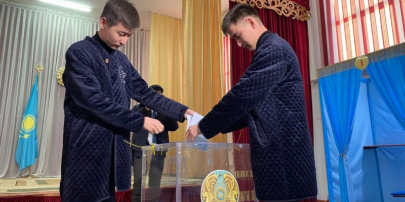 Тараздық егіздер сайлауда алғаш рет дауыс берді