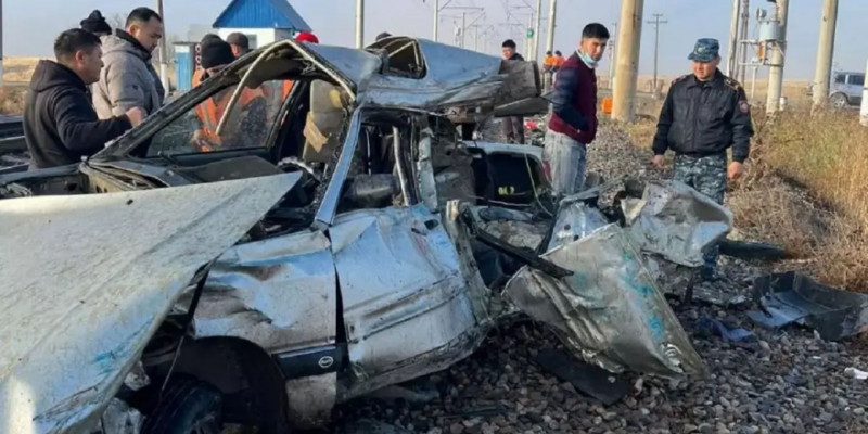 Автокөлік пен пойыз соқтығысып, 6 адам қаза тапты