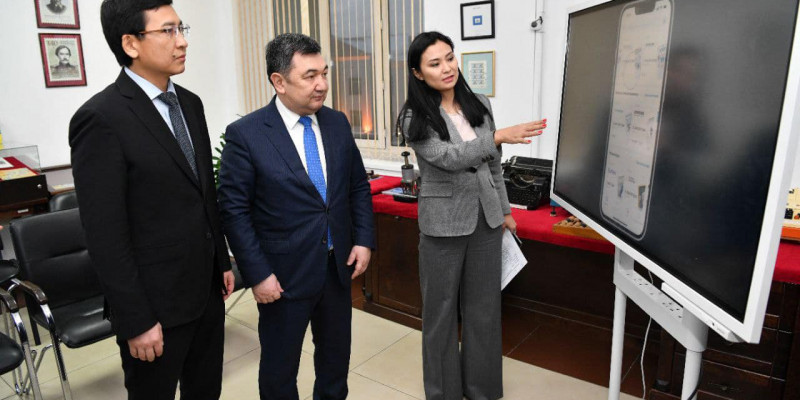 Ақпарат министрі «Түркістан» газетіне жазылды