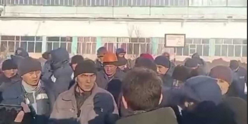 Тараз локомотив депосының қызметкерлері жалақыны көтеруді талап етті
