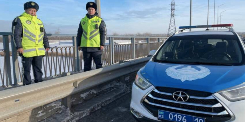 Қостанайда көпірден секірмек болған әйелді көлік жүргізушісі құтқарып қалған