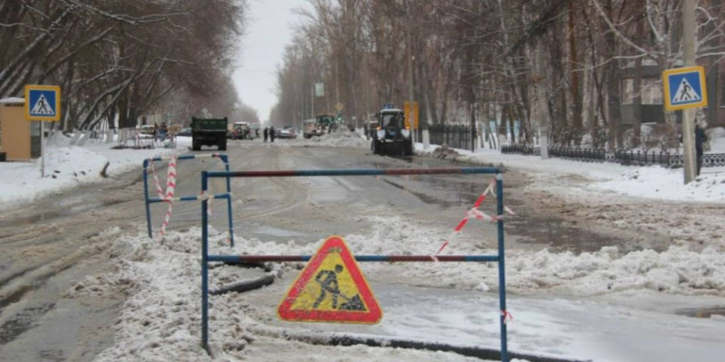 Павлодарда жаңа құбыр жарылып, жол бойын су басты