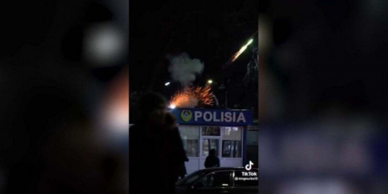 Алматыда блогер полиция бекетінің шатырынан отшашу атқан (ВИДЕО)