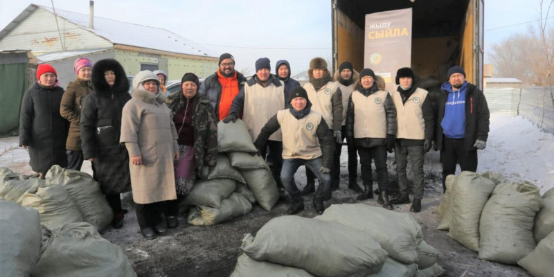 Мүмкіндігі шектеулі жандардың отбасына көмір таратылды (ФОТО)